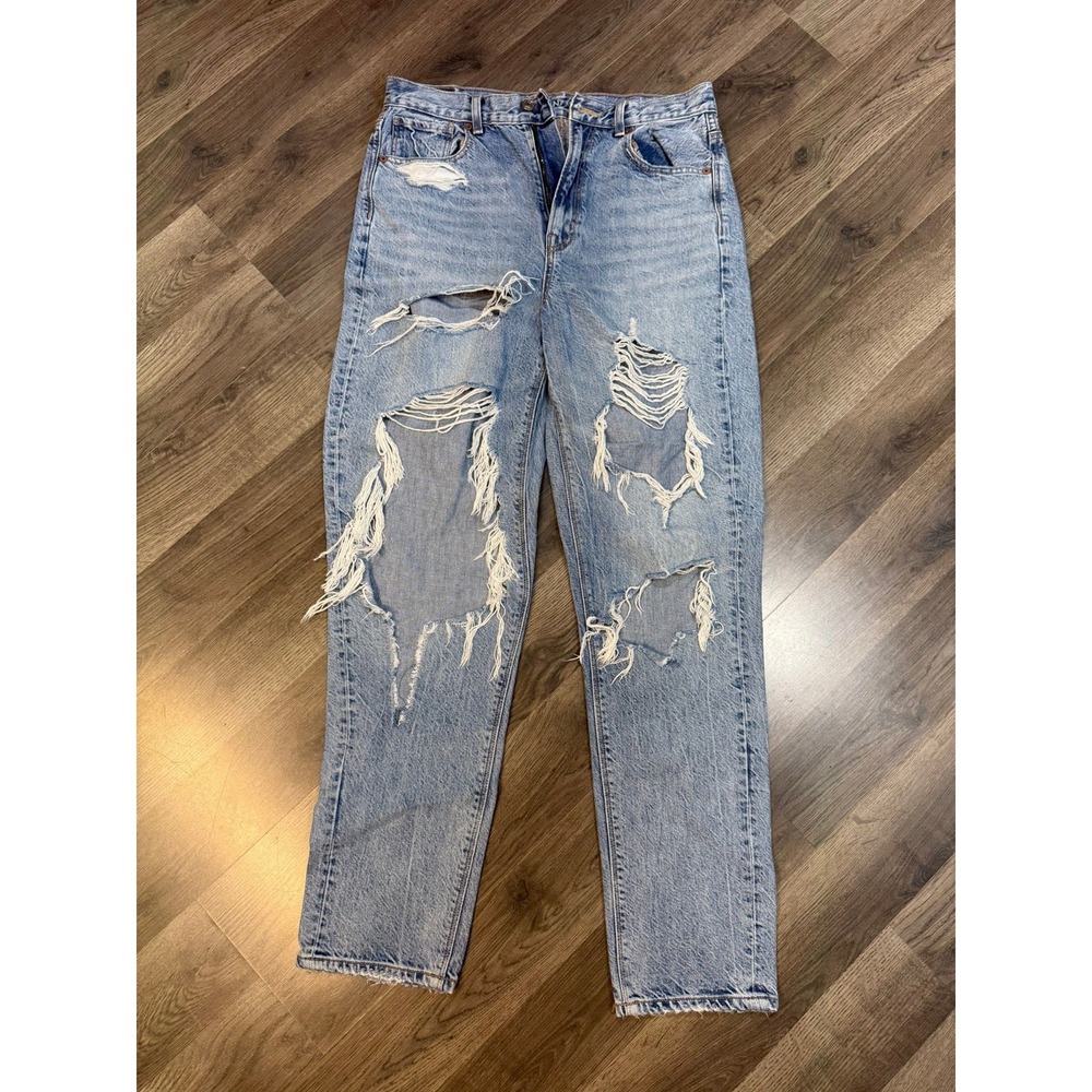 American Eagle Highest Rise Mom Jeans Light Wash Distressed Ripped Denim 6 Long